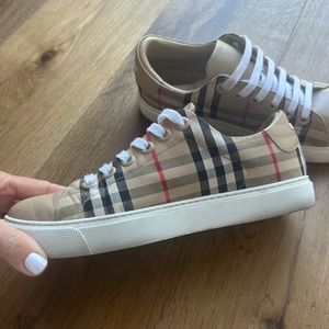 Women’s Burberry Sneaker Size 37
